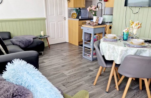 Kidwelly Ski Chalet | 75 m² Chalet ∙ 3 bedrooms ∙ 6 guests