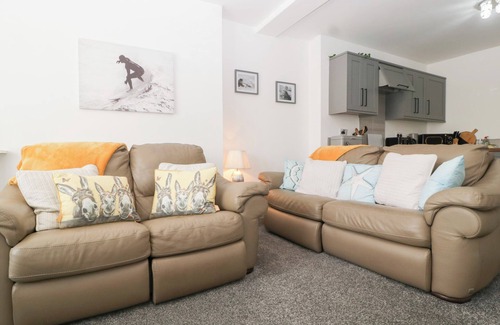 Porthcawl Apartment | 76A MACKWORTH ROAD, pet friendly, with a garden in Porthcawl