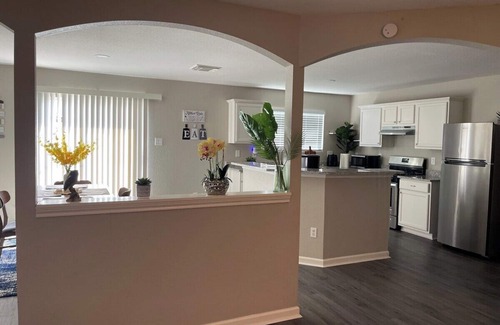 Cypress House | 7862 Cozy 3BR Air Hockey downtown holiday home