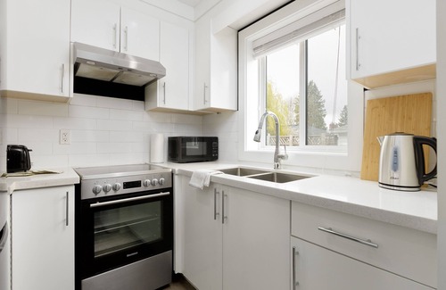 Knight Apartment | 791 Durward Avenue