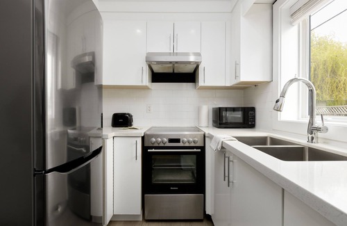 Knight Apartment | 791 Durward Avenue