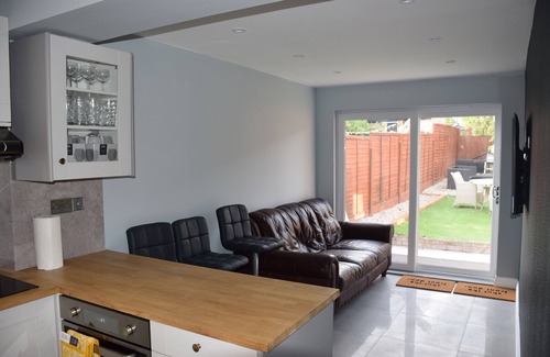Higham Hill House | 7bedroom House, 3bathroom, Kitchen, 2living Room, Dining Room Smoke Room, Garden