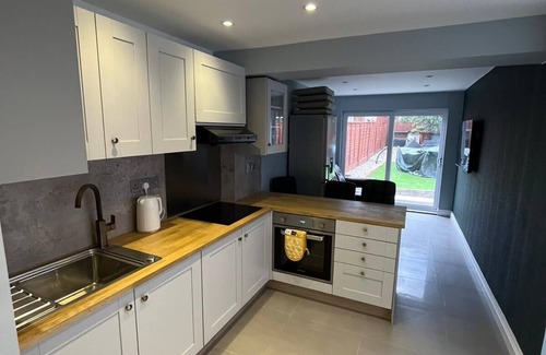 Higham Hill House | 7bedroom House, 3bathroom, Kitchen, 2living Room, Dining Room Smoke Room, Garden