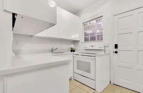 Northeast Coconut Grove House | 7BR 5BA Dream: Sleeps 15, Pool, Hot Tub, Wi-Fi, TVs, Gated Parking