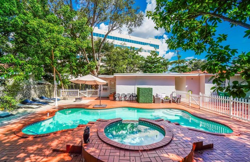 Northeast Coconut Grove House | 7BR 5BA Dream: Sleeps 15, Pool, Hot Tub, Wi-Fi, TVs, Gated Parking