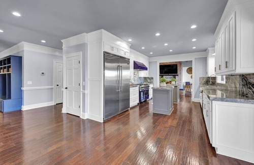 Macon House | 7BR Lakefront Haven Pool Hot Tub Gated 4acres