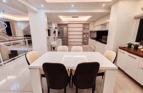Luzon Villa | 7BR Luxury Resort with Pool and Bar