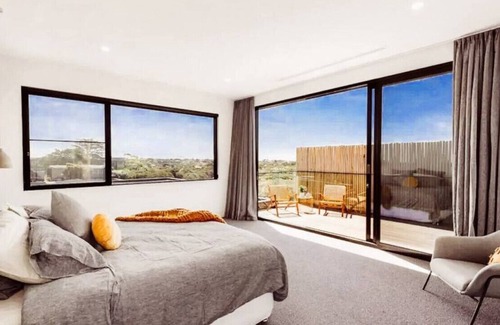 Blairgowrie Villa | 7FAb · VILLA BOND | Luxe, Design & Location + Cinema