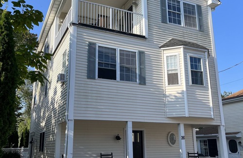 Narragansett House | 7th house from beach, A/C,5 BR's 3 1/2 baths, short walk to beach