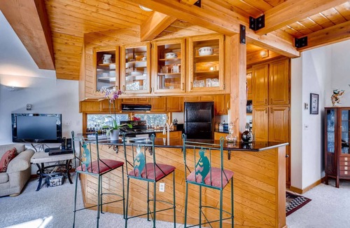 Breckenridge Heights House | 7th Nt FREE! Great Family Home! Sunroom, Deck, Hot Tub, BBQ. Views/Hiking/Woods.