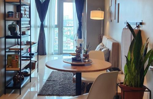 Bonifacio Global City Apartment | 7U Shopping Haven Steps Away from Uptown Mall and Mitsukoshi Mall PAID Parking with Washer