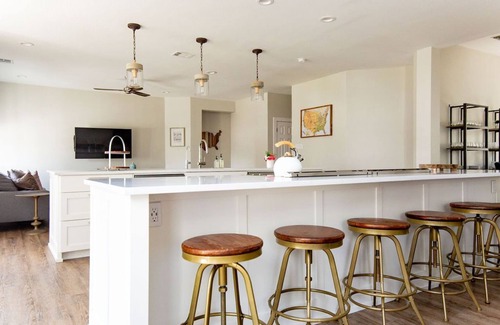 Austin House | 8-Bed Luxury Retreat w/Pool, Hot Tub & Game Room Near Austin – The Owners House