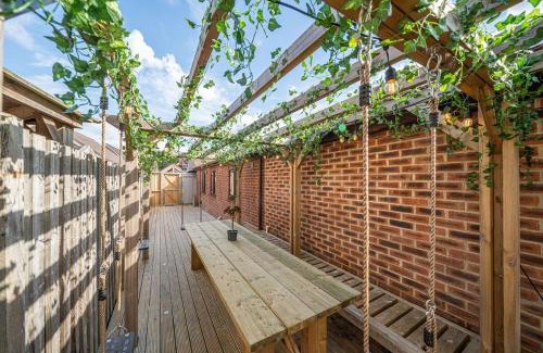 Hardwicke House | 8 Bedroom, 6 Bath House, Large Patio, Large Parking