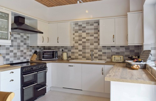 Narberth Cottage | 8 bedroom accommodation in Llawhaden, near Narberth