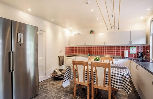 Gordon Cottage | 8 bedroom accommodation in Gordon, near Kelso