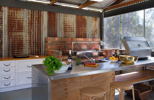 Wheatsheaf Other | 8 bedroom farmstead in Wheatsheaf Daylesford