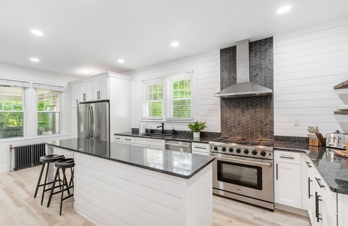 Mount Pocono House | 8 bedroom Manor - Hot Tub - Game Room - Fire Pit - Sleeps 22