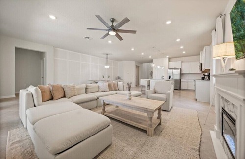 Four Corners House | 8 Bedrooms/6 Bathrooms/Windsor Cay (15960SC)