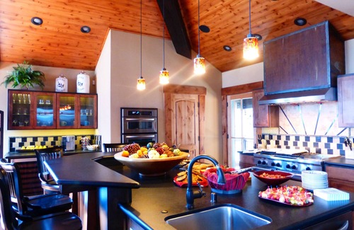 Truckee House | 8 Bedrooms, Sleeps 18, 12 bath, Movie theater, Spa, Hot tub, ELEVATOR