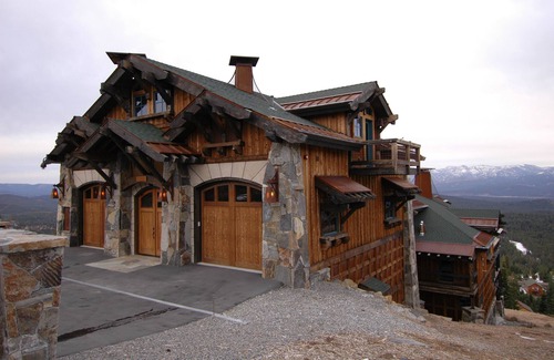 Truckee House | 8 Bedrooms, Sleeps 18, 12 bath, Movie theater, Spa, Hot tub, ELEVATOR