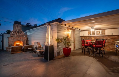 North Pacific Beach House | 8 blocks to beach, hot tub, fireplace, grill, patio, yard, bicycles, ping pong.
