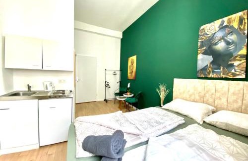 Matzleinsdorf Apartment | 8 Fully Equipped Studio Apt w Terrace Margareten