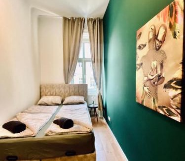 Matzleinsdorf Apartment | 8 Fully Equipped Studio shared Apt w Terrace Margareten