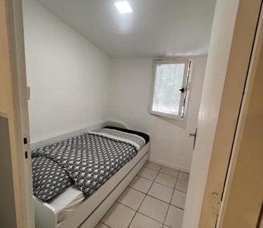 Saint-Aubin-de-Nabirat House | 8-Gîte 5 personnes avec piscine