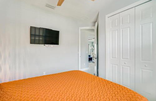 Trafalgar House | 8 Mi to Dtwn Canalfront Home in Cape Coral!