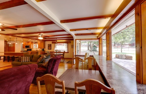 Pine Cabin | 8 Mi to Fossil Springs Trailhead: Pine Retreat!