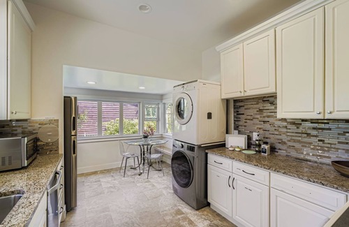 University District House | <8 min to UW, Comfort & Quiet University Retreat