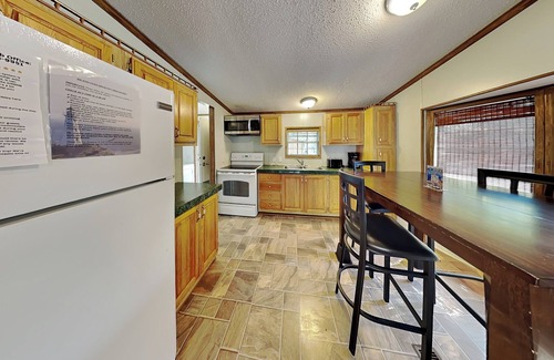 Put-in-Bay House | 8-person Corner House - 3 BR & 2 BA - Put-in-Bay Island Club Home - IC51