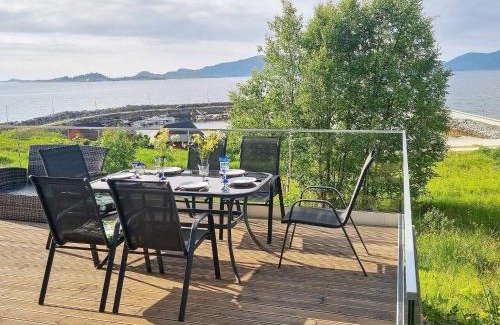 Stadlandet House | 8 person holiday home in Åram