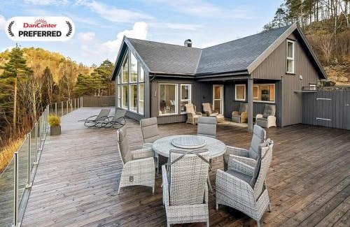 Lyngdal House | 8 person holiday home in lyngdal-By Traum