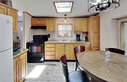 Put-in-Bay House | 8-Person Home at the Put-in-Bay Island Club - 3 BR, 2 BA, parking - IC99