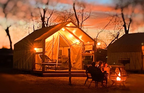 Fentress House | # 8 Son's River Ranch - Glamping Cabin w/2 Queen Beds