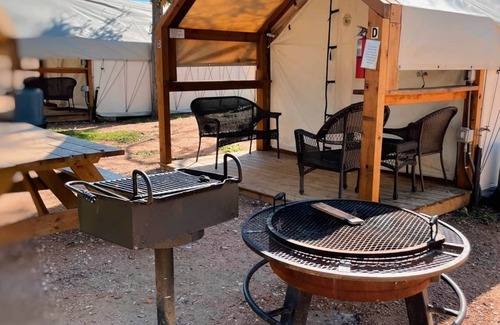 Fentress House | # 8 Son's River Ranch - Glamping Cabin w/2 Queen Beds