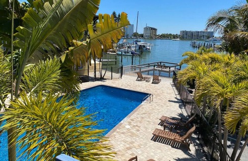 Bay Esplanade Apartment | 8 · Surf n Sand Studio Apartment by the Water 8