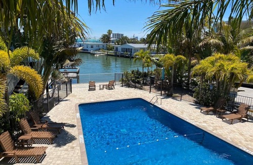 Bay Esplanade Apartment | 8 · Surf n Sand Studio Apartment by the Water 8