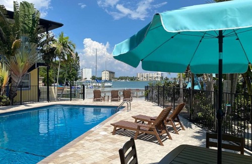Bay Esplanade Apartment | 8 · Surf n Sand Studio Apartment by the Water 8