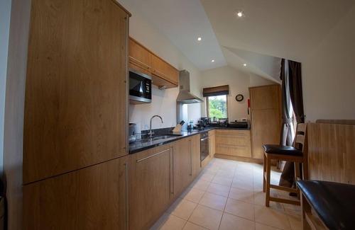 Kenmore Cottage | 8 The Gallops - Upstairs property - sleeps 4 guests in 2 bedrooms