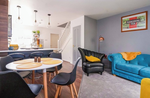 Otley Cottage | 8 WHARFEDALE MEWS, family friendly, with a garden in Otley
