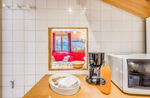 Les Almes Apartment | 80m from ski slopes, 2nd floor, fitness, balcony, fireplace or stove, tv, ski locker, 90m², Tignes