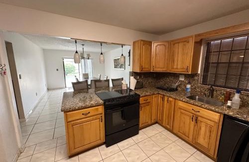 Kendale Lakes House | 82-10SW 135AV