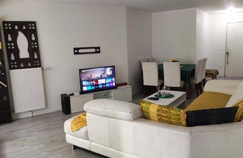 Thiais Apartment | 82 m² Apartment ∙ 2 bedrooms ∙ 4 guests