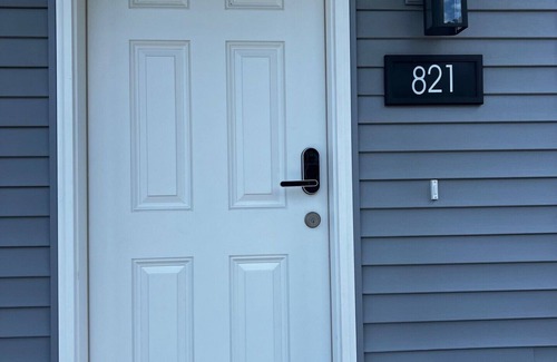 Washington Court House Apartment | 821 Gregg St. 2 Bed Apt Fully Furnished