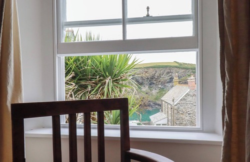 Port Isaac Cottage | 84 FORE STREET, family friendly, with open fire in Port Isaac