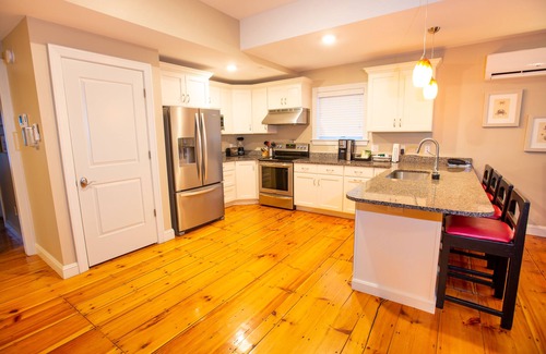 Kennebunk Condo | 84 Main