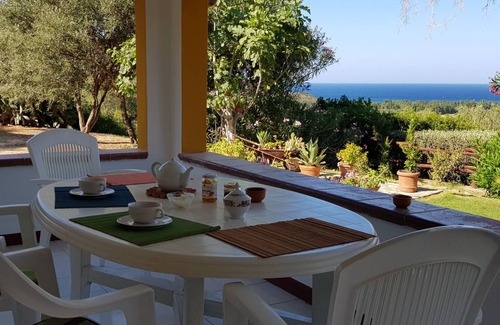 Solanas House | 85 m² House ∙ 2 bedrooms ∙ 4 guests