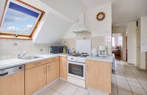 Erquy Apartment | 850m from the beach, flat for 5 with garden